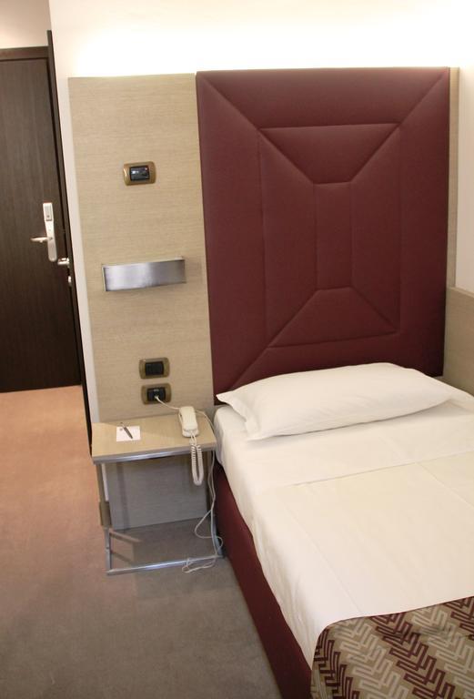 Hotel Soperga Milan Bagian luar foto